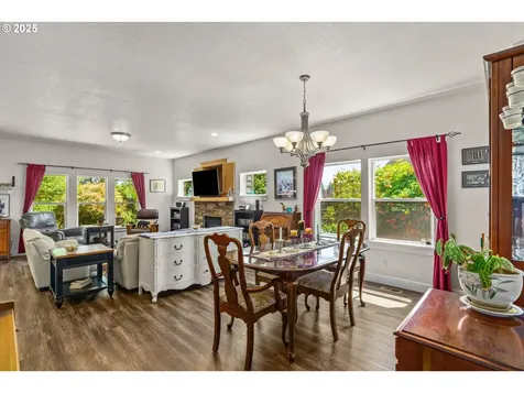 3743 Julia Loop Eugene OR 97404