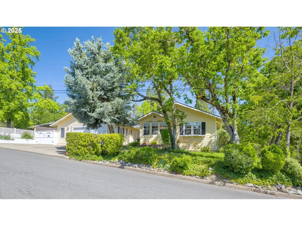 700 NW Bellevue Place Grants Pass OR 97526