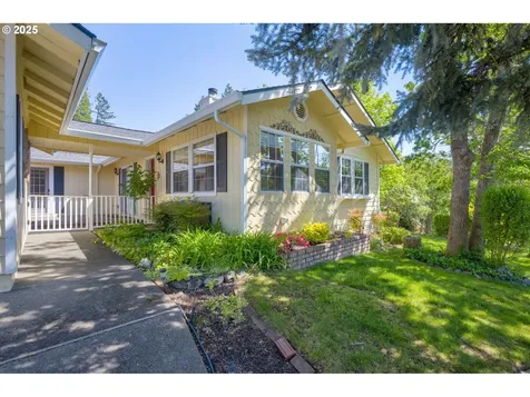 700 NW Bellevue Place Grants Pass OR 97526
