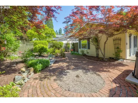 700 NW Bellevue Place Grants Pass OR 97526