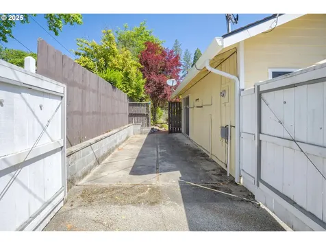 700 NW Bellevue Place Grants Pass OR 97526