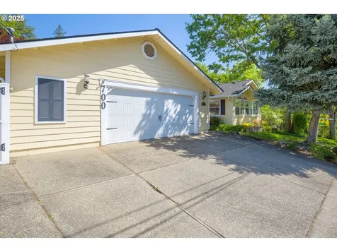 700 NW Bellevue Place Grants Pass OR 97526