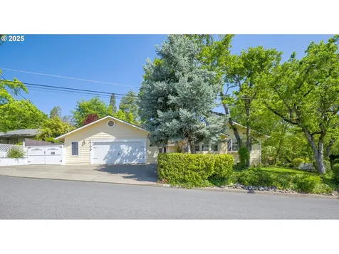700 NW Bellevue Place Grants Pass OR 97526