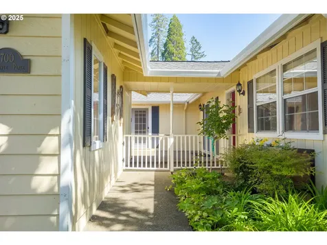 700 NW Bellevue Place Grants Pass OR 97526