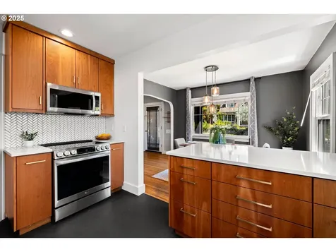 1703 SE 59th Avenue Portland OR 97215