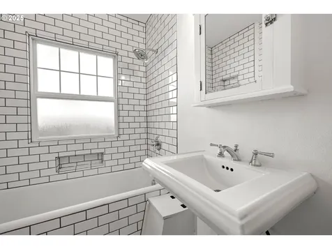1703 SE 59th Avenue Portland OR 97215