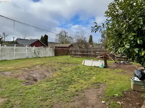 129 N P Street Cottage Grove OR 97424