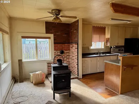 129 N P Street Cottage Grove OR 97424