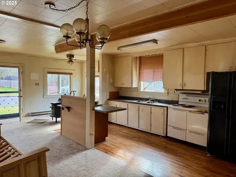 129 N P Street Cottage Grove OR 97424