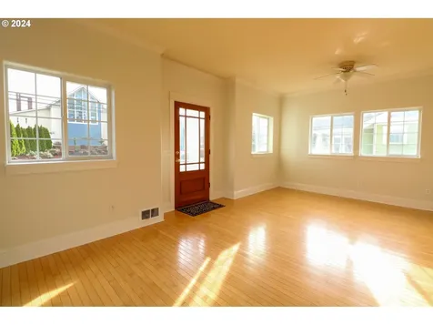 2728 Sherman Avenue North Bend OR 97459