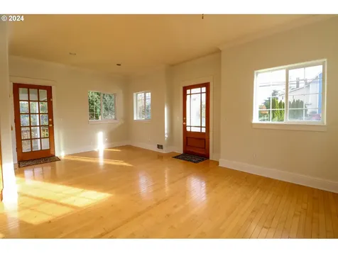2728 Sherman Avenue North Bend OR 97459