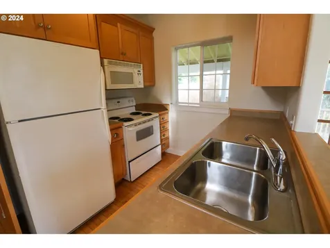 2728 Sherman Avenue North Bend OR 97459