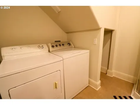 2728 Sherman Avenue North Bend OR 97459