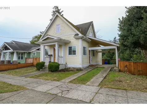 2728 Sherman Avenue North Bend OR 97459