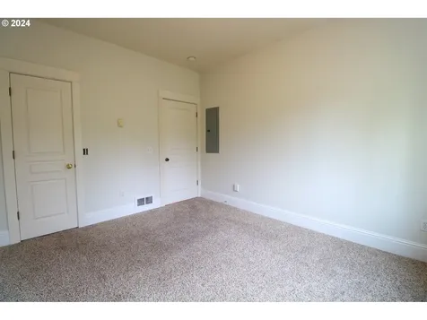 2728 Sherman Avenue North Bend OR 97459