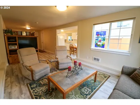 2728 Sherman Avenue North Bend OR 97459