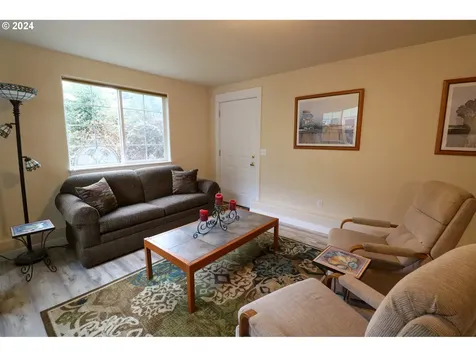 2728 Sherman Avenue North Bend OR 97459