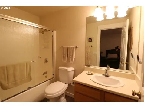 2728 Sherman Avenue North Bend OR 97459