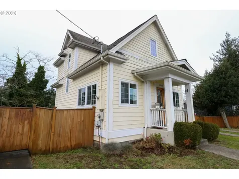 2728 Sherman Avenue North Bend OR 97459