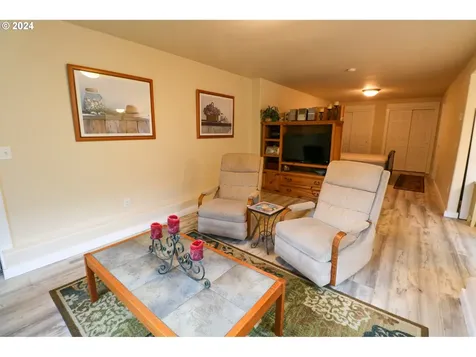 2728 Sherman Avenue North Bend OR 97459