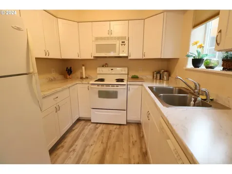 2728 Sherman Avenue North Bend OR 97459
