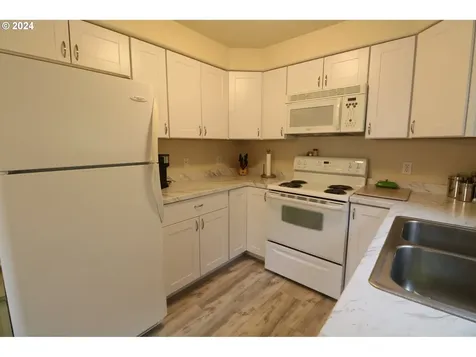 2728 Sherman Avenue North Bend OR 97459