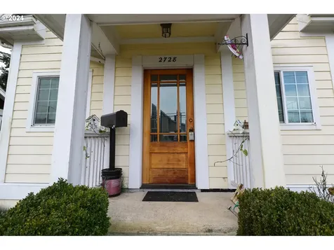 2728 Sherman Avenue North Bend OR 97459