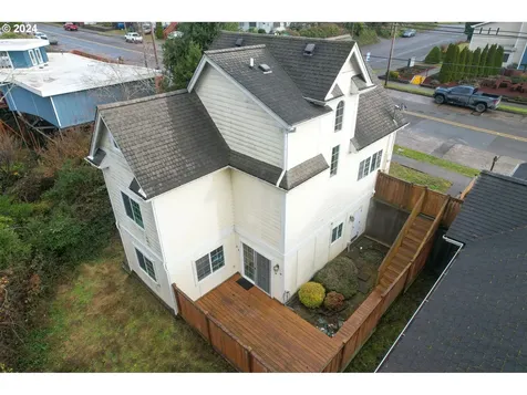 2728 Sherman Avenue North Bend OR 97459