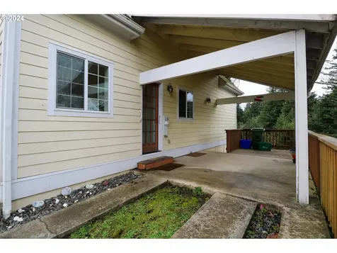 2728 Sherman Avenue North Bend OR 97459