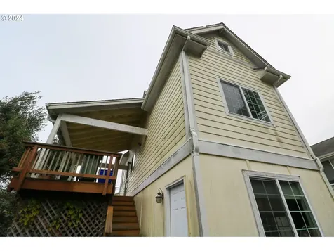2728 Sherman Avenue North Bend OR 97459