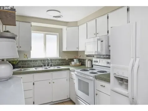 11848 SE Yamhill Street Portland OR 97216
