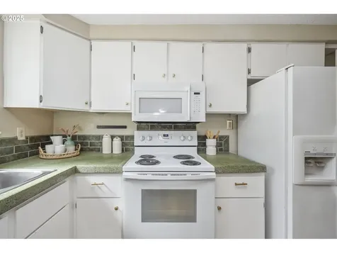 11848 SE Yamhill Street Portland OR 97216