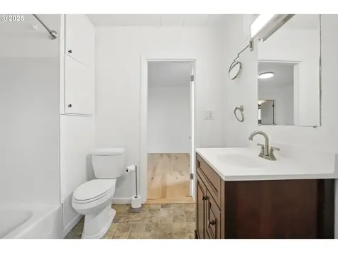 204 S 8th Avenue Kelso WA 98626