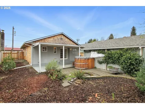 204 S 8th Avenue Kelso WA 98626