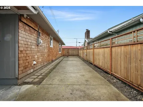 204 S 8th Avenue Kelso WA 98626