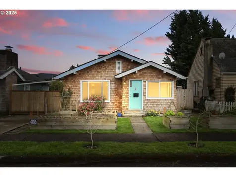 204 S 8th Avenue Kelso WA 98626