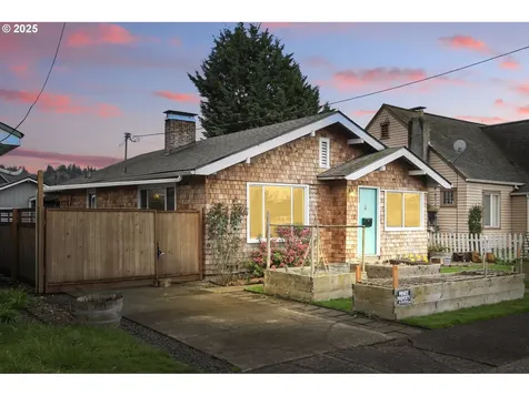 204 S 8th Avenue Kelso WA 98626