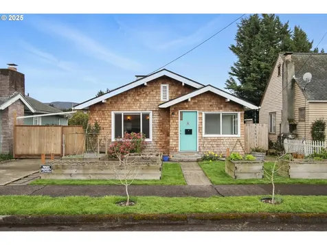 204 S 8th Avenue Kelso WA 98626