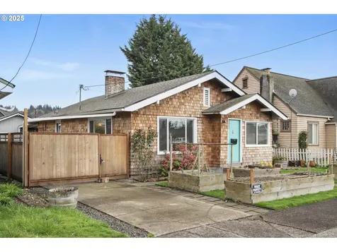 204 S 8th Avenue Kelso WA 98626