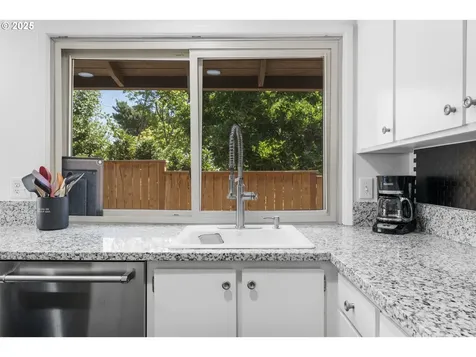 5585 NW Tamarron Place Portland OR 97229