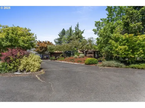5585 NW Tamarron Place Portland OR 97229