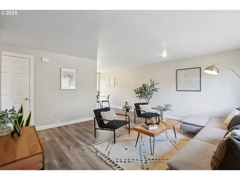 5724 SE 83rd Avenue Portland OR 97266