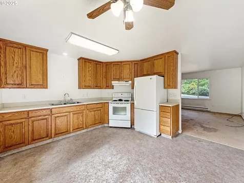 17144 Parkview Drive Brookings OR 97415