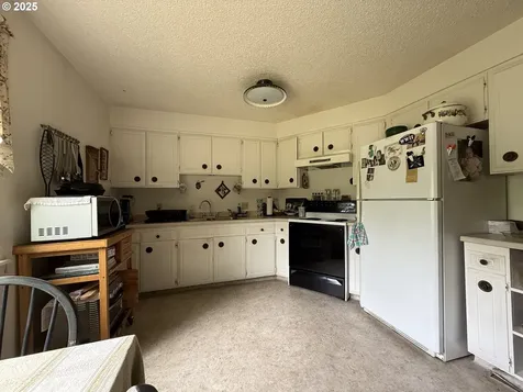 17144 Parkview Drive Brookings OR 97415