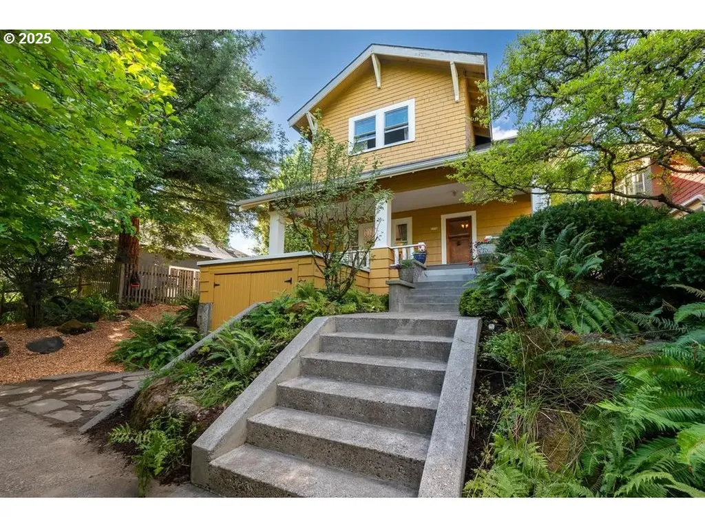 3374 SE Brooklyn Street Portland OR 97202