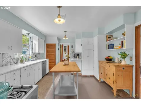 3374 SE Brooklyn Street Portland OR 97202
