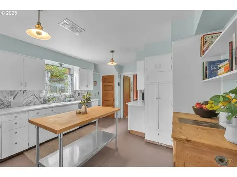 3374 SE Brooklyn Street Portland OR 97202