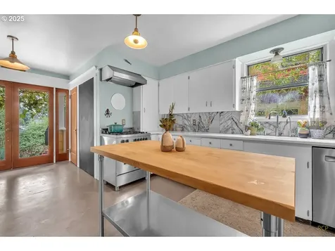 3374 SE Brooklyn Street Portland OR 97202