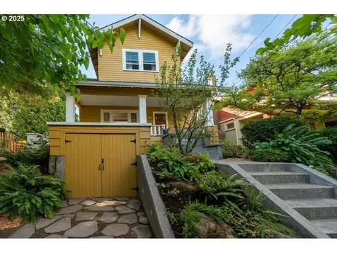 3374 SE Brooklyn Street Portland OR 97202