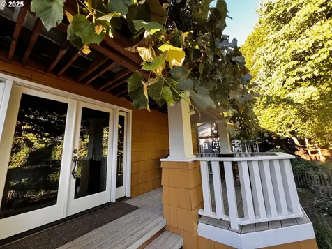 3374 SE Brooklyn Street Portland OR 97202